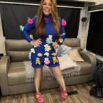 Simony Instagram - Amei essa roupa linda 🤩 cheia de ursinhos Obrigada @paulovalenttin arrasou ❤️❤️❤️❤️❤️ Obrigada Araguari foi encrivel 🫶🏻 @circobalaomagicooficial