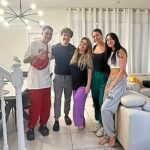 Simony Instagram - Amigos são pra vida ❤️olha quem veio fazer uma visita. Amo desde pequeno @mcryan e @joaoaugustoliberato são amigos a muitos anos. Claro que vamos nos ver mais vezes❤️❤️🙏 @euayshabenelli @pybenelli