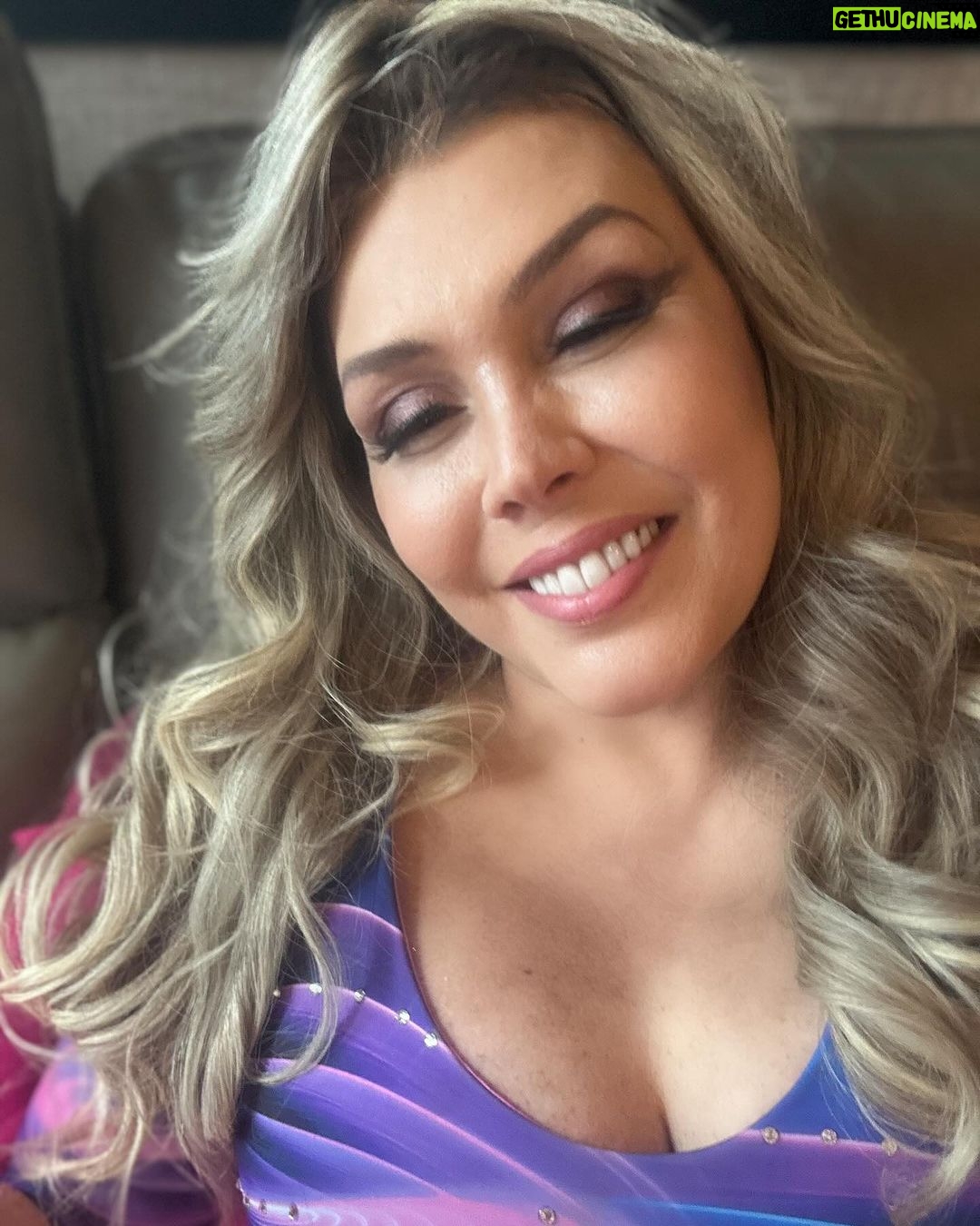 Simony Instagram - Que você nunca perca sua essência. Nunca pare de sorrir, nunca perca a fé. Acredite existe muita gente do bem que torce para que você seja feliz ❤️🫶🏻🙏 Obrigada Deus por mais um dia Eu sou grata por tudo 🙏