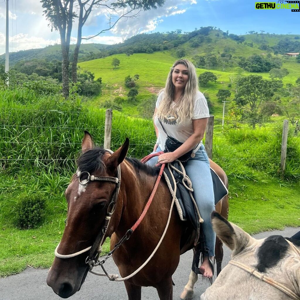 Simony Instagram - Foi uma terapia. Gente agora eu quero um cavalo 😅😂😂😂😂 amei.🥰
