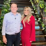 Simony Instagram - Hoje foi uma noite especial. Me emocionei demais como sempre porque ele @roberto_cabrini_jornalista é o melhor que temos. Essa reportagem linda vai na noite de Natal no @domingoespetacular e no @camerarecord. Ele sabe como ninguém me deixar a vontade pra me abrir, ser eu, chorar enfim vai ser lindo que honra ser entrevistada por ele . Vou postando mais pra vocês. Obrigada a toda a produção ❤️❤️❤️🎤🎤🎤🎤🎤 Make @rafaelmanole Assessoria @aleastolphi