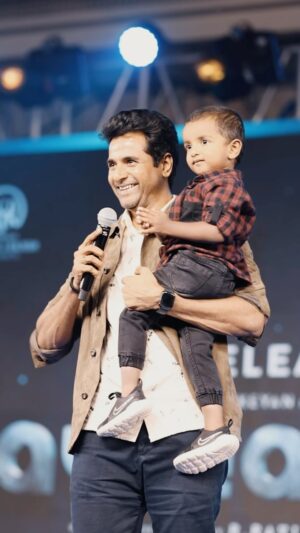 Sivakarthikeyan Instagram - En Chutti payala nee ayalaa❤️❤️

#Gugan ❤️❤️🤗🤗

#Ayalaan

VC: @arunprasath_photography