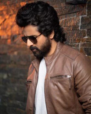 Sivakarthikeyan Instagram - Thank you for the 7 million love ❤️

📷 @sinty_boy
👕 @rithesh_selvaraj