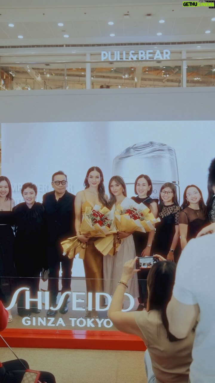 Sofia Andres Instagram - What a fun experience @shiseido family! I’m so glad that I’m doing this with @sarahlahbati 💞 Spreading love and positivity to all the women out there. To embrace their uniqueness, to overcome their insecurities & to make them feel that they’re not alone on this journey. Let’s redefine success on our own terms, pursue our dreams with confidence & determination. Shine brighter ✨