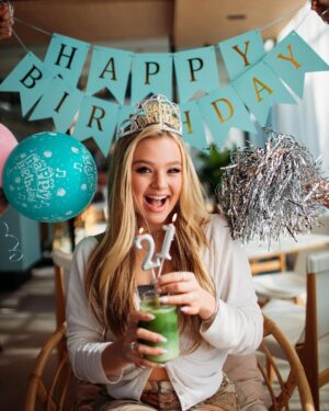 Sofya Plotnikova Instagram - Thank you all so much for Bday’s wishes💌

I’m so grateful to have every single one of you in my life!! 

I feel so blessed to celebrate this day with my siblings after such a long time apart!🩵🥹
