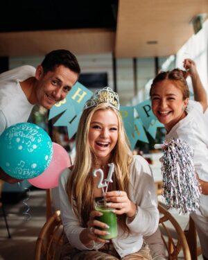 Sofya Plotnikova Instagram - Thank you all so much for Bday’s wishes💌

I’m so grateful to have every single one of you in my life!! 

I feel so blessed to celebrate this day with my siblings after such a long time apart!🩵🥹