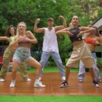 Sofya Plotnikova Instagram - Didn’t expect this crew 😱💥 Dancers: @sofyaplotnikova @maylovespink @yasvocals @alyshapercy @mattsteffanina 🎥: @justin.corbo