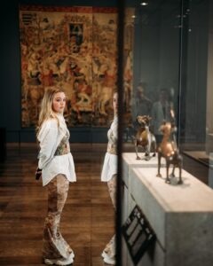 Sofya Plotnikova Instagram - Lost in the grandeur of art. Louvre Abu Dhabi