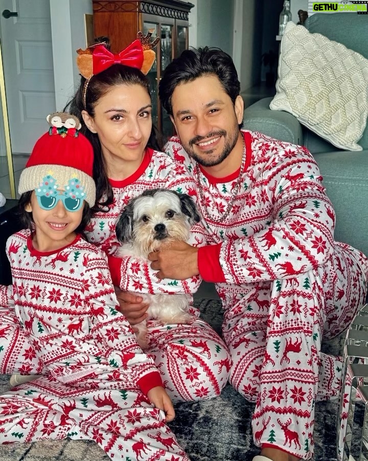 Soha Ali Khan Instagram - Totally sleighed it !! 🔔 🎄 🎅🏻