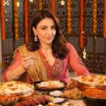 Soha Ali Khan Instagram – @sakpataudi ki Diwali daawat ki shaan, sirf Behrouz Biryani 👑

Just like her, indulge in royal biryanis and kebabs, along with a nazraana of festive sweets like Royal Baklavas, Moong Dal Halwa and Kaju Katli to delight your guests on Diwali 💫

Order Royal Diwali Daawat: 
BehrouzBiryani.com | Behrouz app | EatSure | Zomato | Swiggy

#behrouzbiryani #biryani #kebabs #mithai #desserts #diwalispecial #baklava #kajukatli #sohaalikhan #diwali #diwali2023