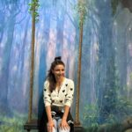 Soha Ali Khan Instagram - I always said she was a work of art … #immersiveartexperience #art #artvo see the art, touch the art, be the art 🖼️