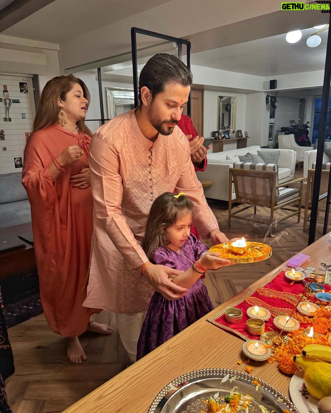 Soha Ali Khan Instagram - Wishing all of you, your families and loved ones a very Happy Diwali. Love Light Happiness and Peace 🪔