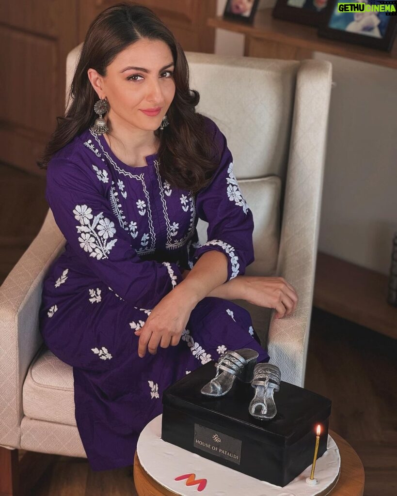 Soha Ali Khan Instagram - Surprise! 🎉🎂 Can you believe it’s Myntra’s 17th birthday? 🎈🎁 And guess what? I’m the one getting the gifts! 🎁✨ Enjoy incredible discounts on @houseofpataudi ! 🛍️ Don’t miss out, shop now and treat yourself! #MyntraBirthday #HouseOfPataudi #BirthdaySurprise