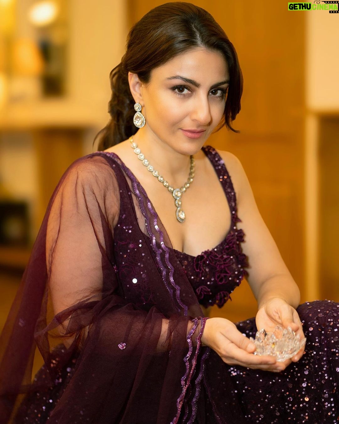 Soha Ali Khan Instagram - And so it begins …✨ Styled by: @kareenparwani Assisted by: @ananyaakhanna @tanisha7jain Outfit: @geethikakanumilli @dipublicrelations Jewellery: @kushalsfashionjewellery @oakpinionpr Shot by: @jogi.media