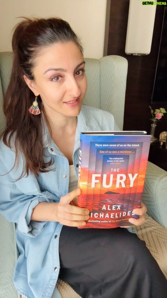 Soha Ali Khan Instagram - There are whodunnits and there are whydunnits but #thefury by @alex.michaelides is a gripping tale of murder which will have you guessing who the victim will be… a whowillbedoneit if you will!! Read it and let me know what you think! #fiction #books @penguinindia