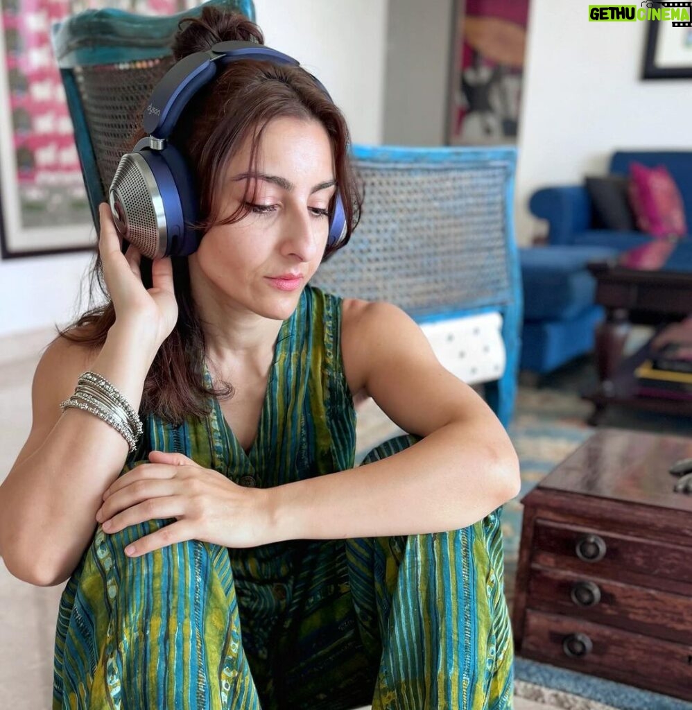 Soha Ali Khan Instagram - Don’t turn up the volume - just shut out the background music!! These are some seriously cool noise cancelling headphones with boss attitude and incredible audio quality! #DysonIndia#gifted #dysonzone #noisecancelling #headphones #music #collab