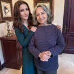 Soha Ali Khan Instagram - The kind of nut that didn’t fall far from the tree, that’s me! Came for the almonds but when in Delhi must see the mothership ❤️ Stylist @kareenparwani Outfit - @forevernew_official Jewels @paromapopat