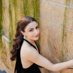 Soha Ali Khan Instagram - Black is the new black 🖤 Styling @kareenparwani Outfit @gauriandnainika Jewels @karishma.joolry Photography @whatknotin