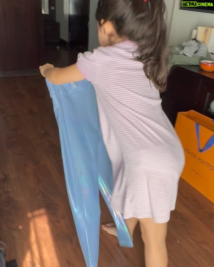 Soha Ali Khan Instagram - The work life balance can be sweet ❤️ #weekend #events #householdchores #motherhood