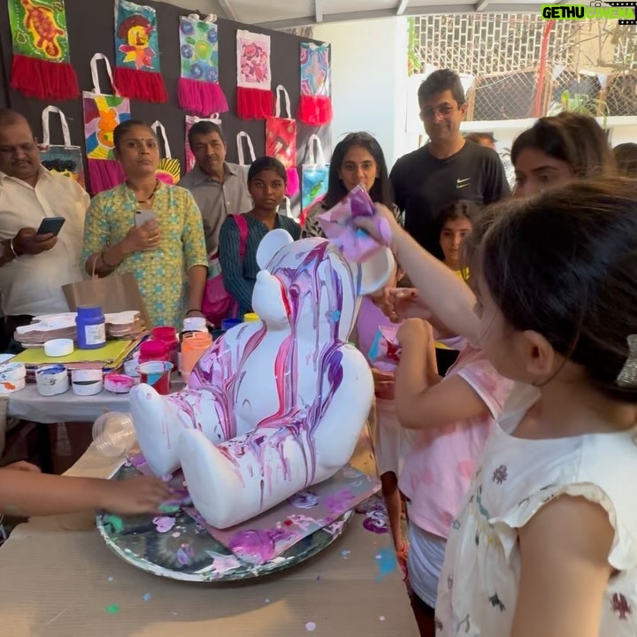 Soha Ali Khan Instagram - Sunday 📖 🖼️ 🎨 ❤️