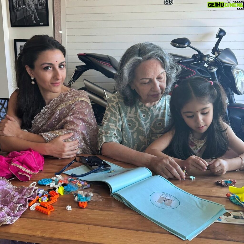 Soha Ali Khan Instagram - It’s never too late to learn something … or to teach someone..celebrating women’s day with some of my favourite ladies ♥️ #happywomensday