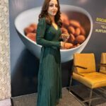 Soha Ali Khan Instagram - The kind of nut that didn’t fall far from the tree, that’s me! Came for the almonds but when in Delhi must see the mothership ❤️ Stylist @kareenparwani Outfit - @forevernew_official Jewels @paromapopat