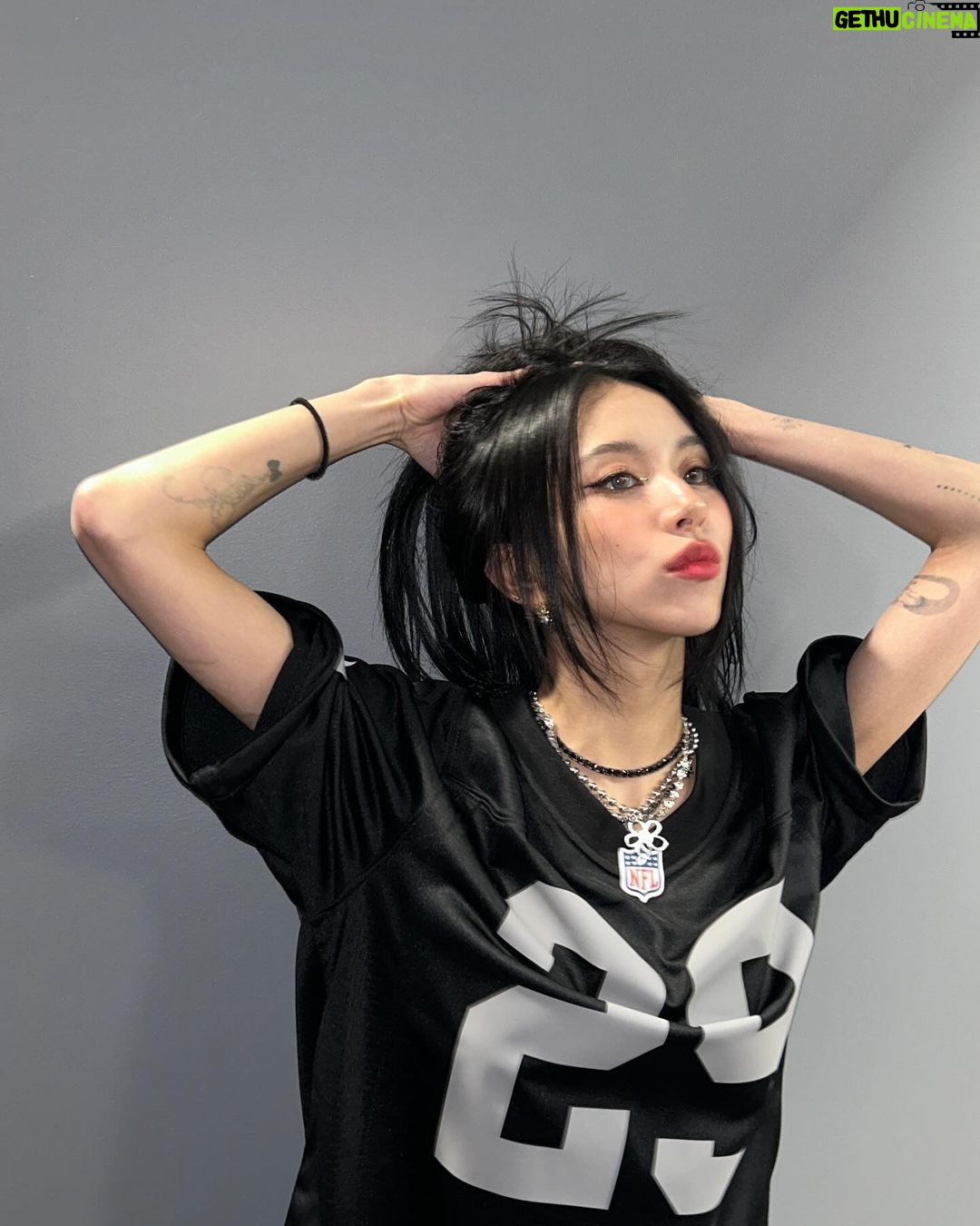 Son Chae-young Instagram - 🖤너무 감사하고 사랑해요🖤
