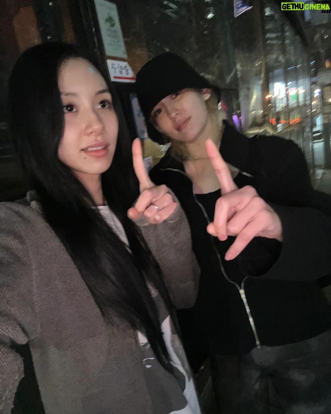 Son Chae-young Instagram - 만우절 데이트 거의 이제 우리 11년째야…