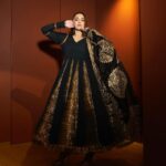 Sonakshi Sinha Instagram - Black and gold for the win ✨