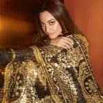 Sonakshi Sinha Instagram - Black and gold for the win ✨