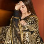 Sonakshi Sinha Instagram - Black and gold for the win ✨