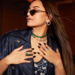 Sonakshi Sinha Instagram - Anjali Bhaati is still roaring!!! Thank you @cnnnews18 @showsha_ for the Best Actress Award… winning for #Dahaad is always MOST special ❤️ @reemakagti1 @zoieakhtar @ruchoberoi @excelmovies @tigerbabyofficial @primevideoin #news18showshareelawards