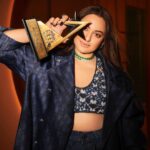 Sonakshi Sinha Instagram - Anjali Bhaati is still roaring!!! Thank you @cnnnews18 @showsha_ for the Best Actress Award… winning for #Dahaad is always MOST special ❤️ @reemakagti1 @zoieakhtar @ruchoberoi @excelmovies @tigerbabyofficial @primevideoin #news18showshareelawards