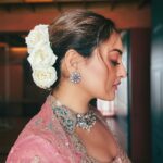 Sonakshi Sinha Instagram - #HeeraMandionNetflix kick starting promotions Phool-power 👊🏼🌺