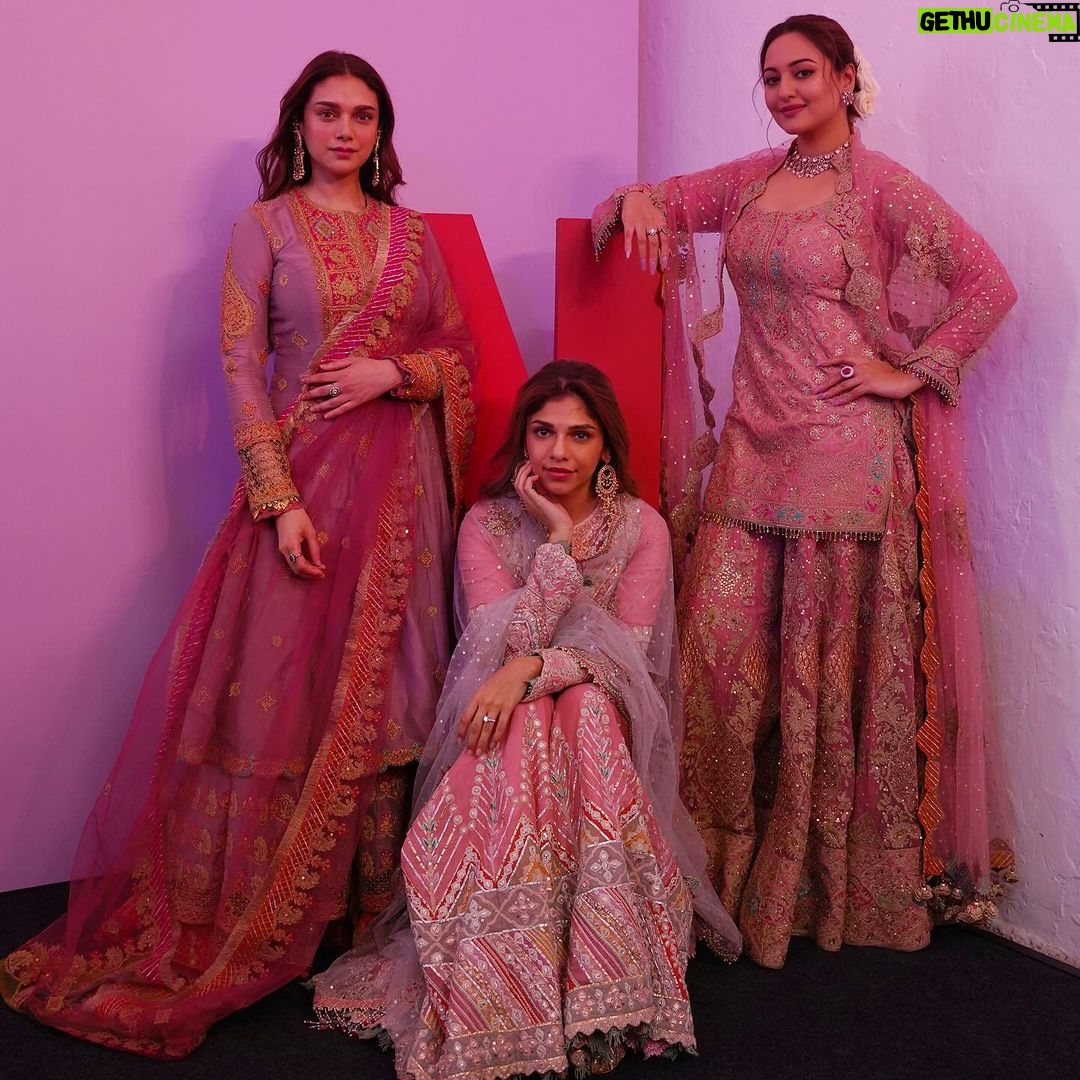Sonakshi Sinha Instagram - #HeeraMandionNetflix kick starting promotions Phool-power ππΌπΊ