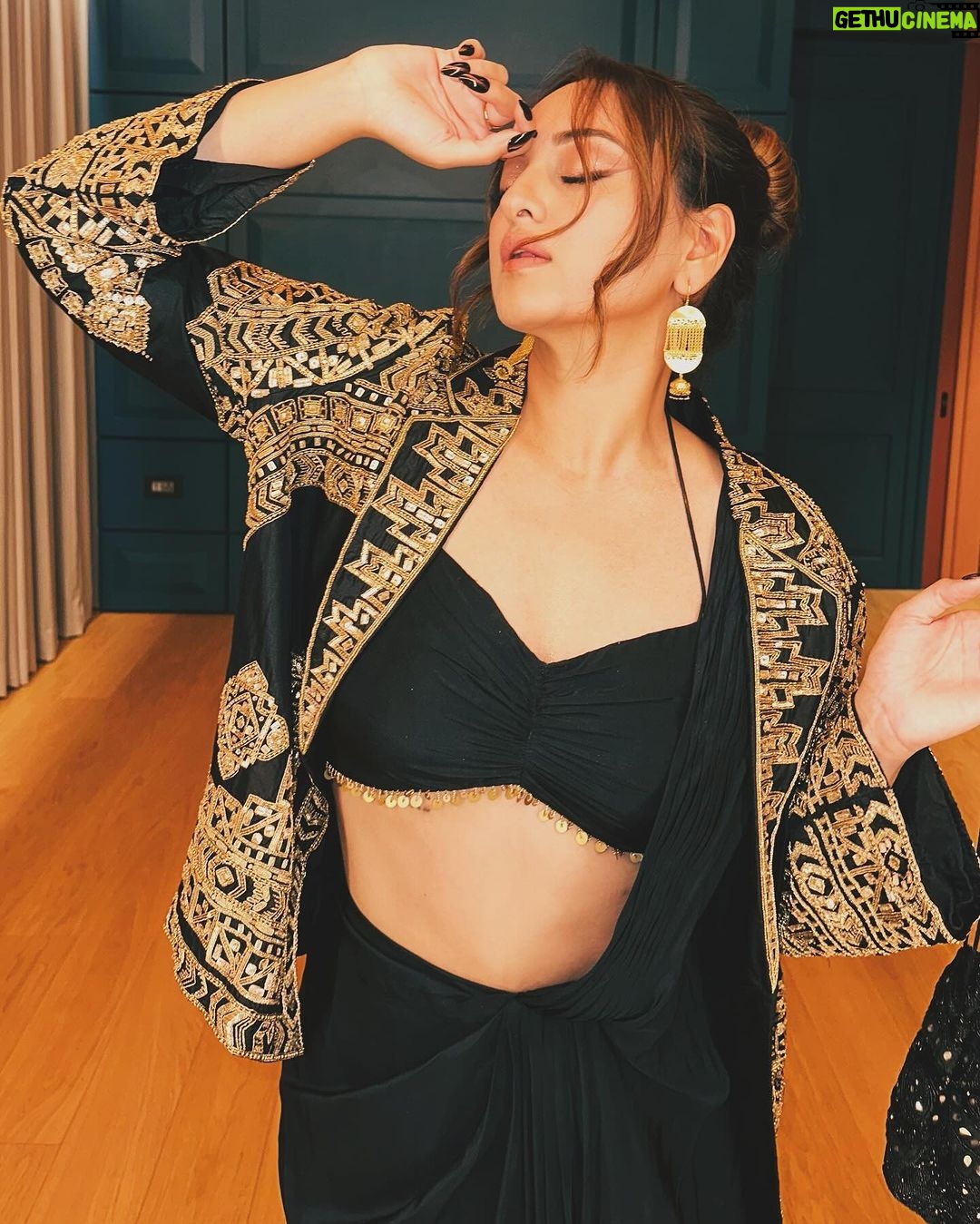 Sonakshi Sinha Instagram - Dekho magar pyaar se ✨