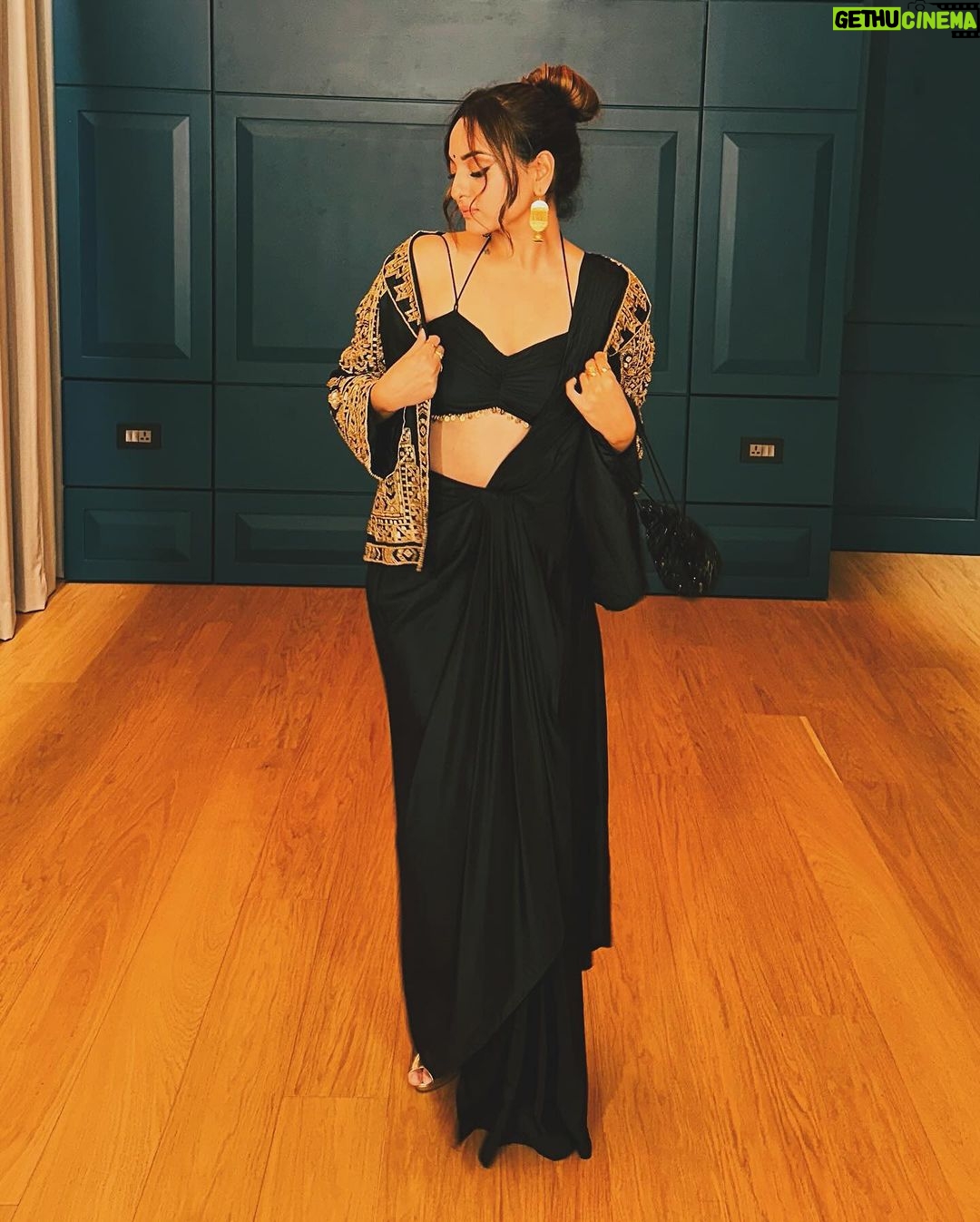 Sonakshi Sinha Instagram - Dekho magar pyaar se ✨