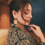 Sonakshi Sinha Instagram - Dekho magar pyaar se ✨