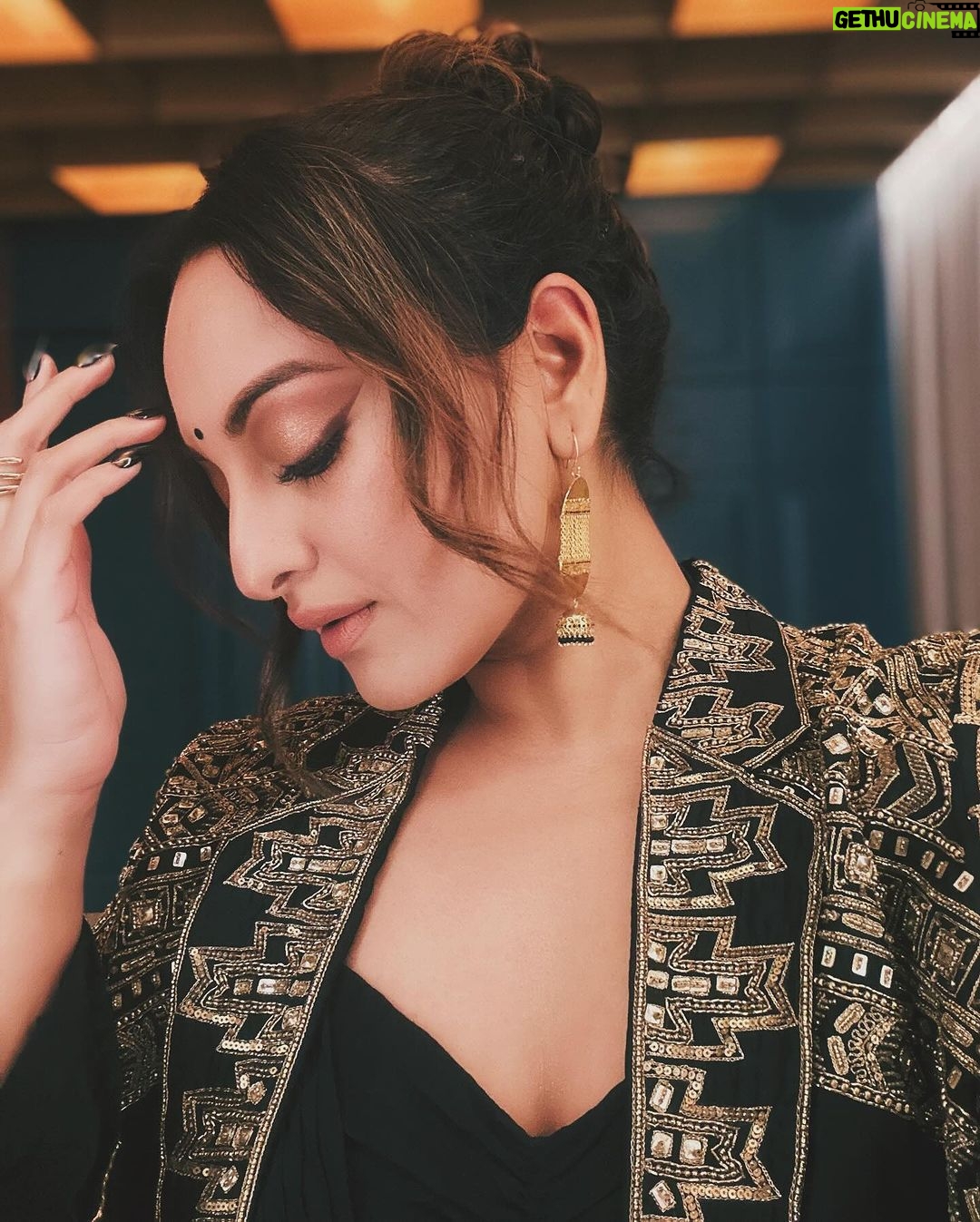 Sonakshi Sinha Instagram - Dekho magar pyaar se ✨