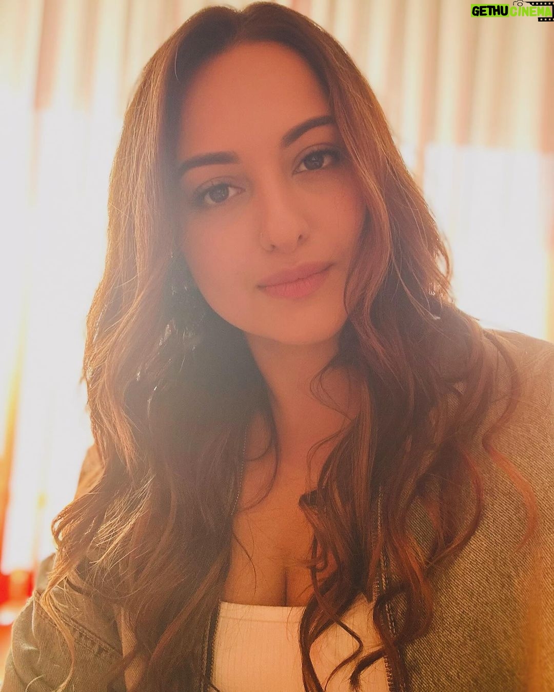 Sonakshi Sinha Instagram - Golden hour glow ✨