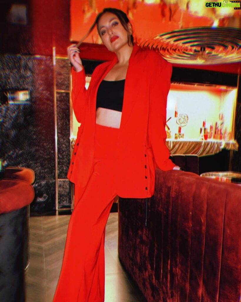 Sonakshi Sinha Instagram - Last pic is for all Valentines waale 🤪❤