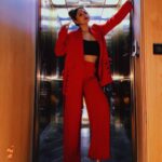 Sonakshi Sinha Instagram - Lift bandh thi kyuki photo sesh on tha! Sorry ⚠️🚨