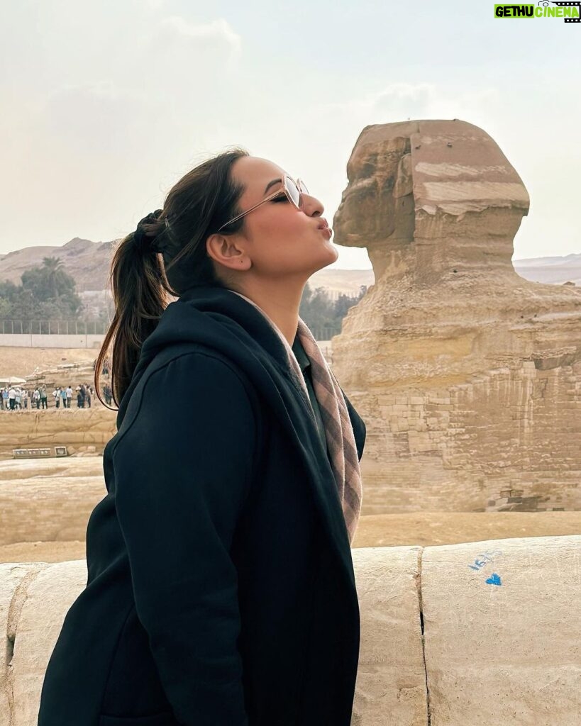 Sonakshi Sinha Instagram - Sphinx just lookin like a wow so i gave him a kiss… and then went on to take some more corny photos 😂 #Egypt #sonastravels