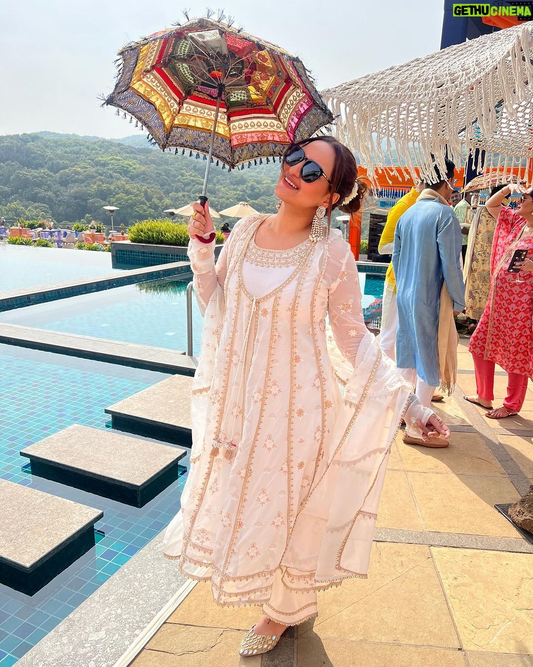 Sonakshi Sinha Instagram - Bridgerton… but make it desi 🤓