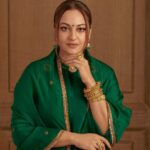Sonakshi Sinha Instagram - Gajra and green… made me feel like a queen 🫅