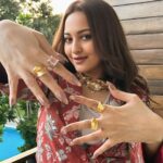 Sonakshi Sinha Instagram - My favorite combo!!! @itssoezi X @thenavaproject ❤️