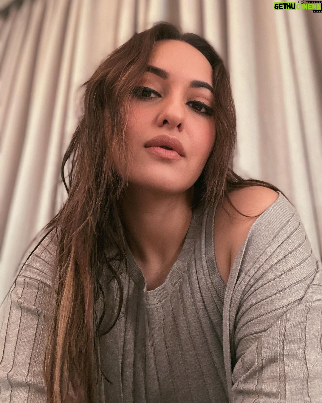 Sonakshi Sinha Instagram - You only see selfies here because im anti social (and proud of it) 😂