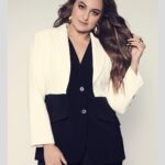 Sonakshi Sinha Instagram - Living life in black and white 🎬