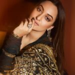 Sonakshi Sinha Instagram - Black and gold for the win ✨
