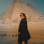 Sonakshi Sinha Instagram - Lo and behold - the great Pyramids of Giza (aur saath mein feature karte hue - ship of the desert Camel bhai) Thats one off the bucket list ✅ #sonastravels #egypt #Cairo #pyramidsofgiza